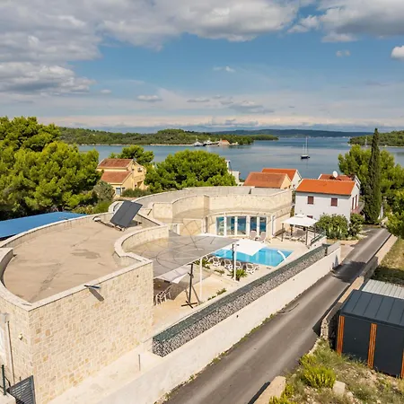 Villa 5 Unique Luxury Feriatum Lissa By Interhome
