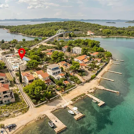 Villa 5 Unique Luxury Feriatum Lissa By Interhome *