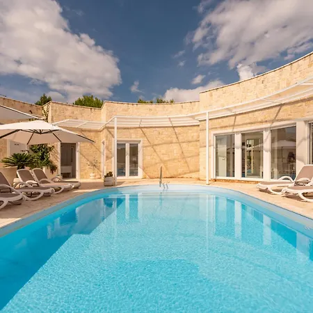 Villa 5 Unique Luxury Feriatum Lissa By Interhome Ždrelac
