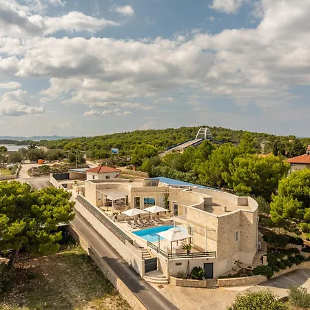 5 Unique Luxury Feriatum Lissa By Interhome