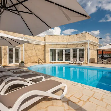 Villa 5 Unique Luxury Feriatum Lissa By Interhome