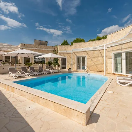 5 Unique Luxury Feriatum Lissa By Interhome