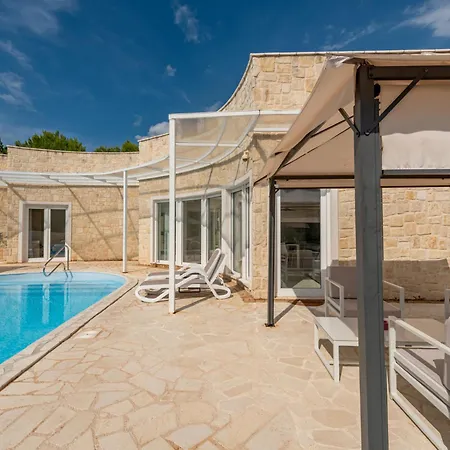5 Unique Luxury Feriatum Lissa By Interhome Villa *