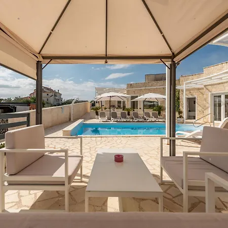 5 Unique Luxury Feriatum Lissa By Interhome Villa *