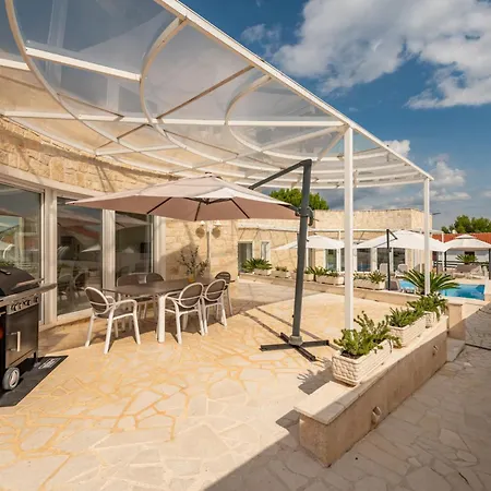 5 Unique Luxury Feriatum Lissa By Interhome Villa *