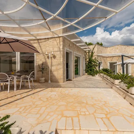 5 Unique Luxury Feriatum Lissa By Interhome Ždrelac