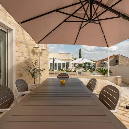 Villa 5 Unique Luxury Feriatum Lissa By Interhome Ždrelac