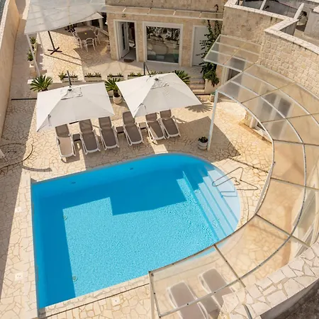 Villa 5 Unique Luxury Feriatum Lissa By Interhome