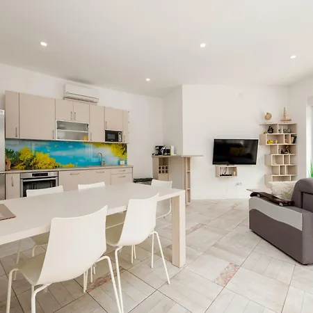 5 Unique Luxury Feriatum Lissa By Interhome *