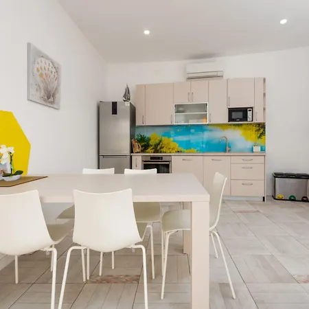 Villa 5 Unique Luxury Feriatum Lissa By Interhome