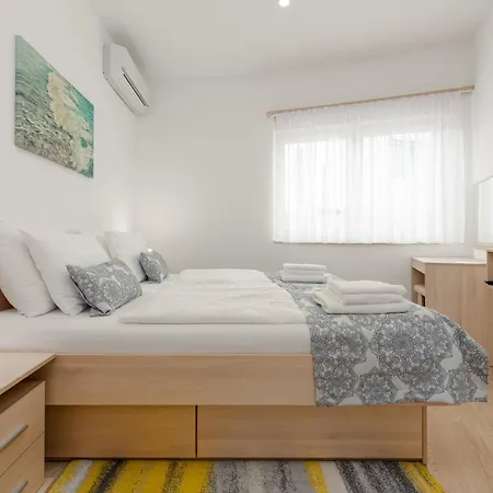 5 Unique Luxury Feriatum Lissa By Interhome *