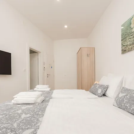 5 Unique Luxury Feriatum Lissa By Interhome * Ždrelac