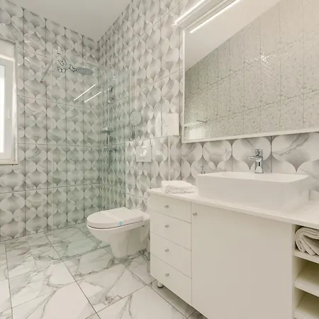 Villa 5 Unique Luxury Feriatum Lissa By Interhome