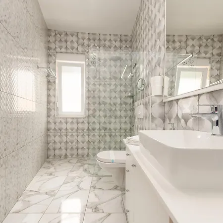Villa 5 Unique Luxury Feriatum Lissa By Interhome Ždrelac