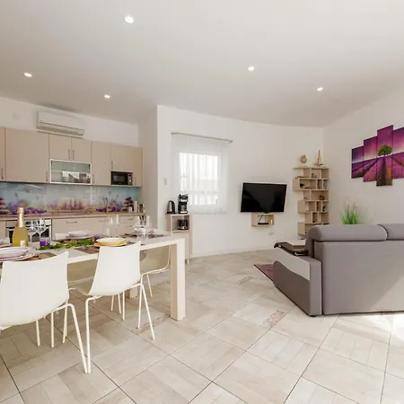 Villa 5 Unique Luxury Feriatum Lissa By Interhome *