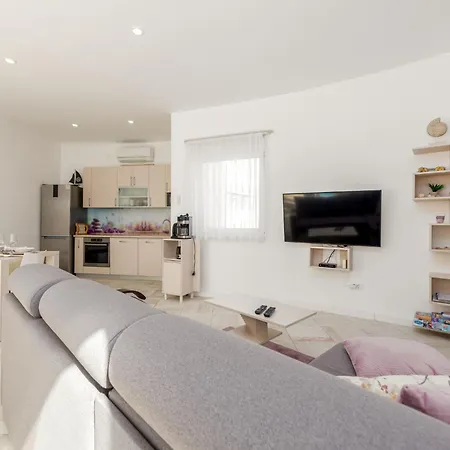 5 Unique Luxury Feriatum Lissa By Interhome Villa
