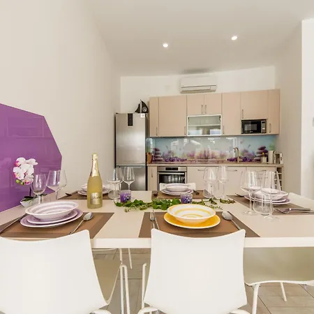 Villa 5 Unique Luxury Feriatum Lissa By Interhome