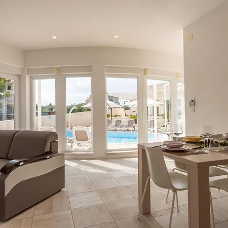 5 Unique Luxury Feriatum Lissa By Interhome Villa Ždrelac