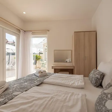 5 Unique Luxury Feriatum Lissa By Interhome * Ždrelac