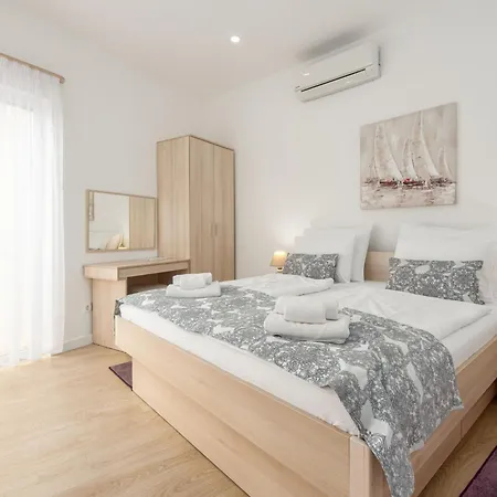 5 Unique Luxury Feriatum Lissa By Interhome * Ždrelac