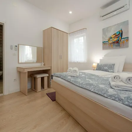 5 Unique Luxury Feriatum Lissa By Interhome