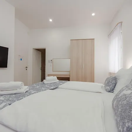 5 Unique Luxury Feriatum Lissa By Interhome Villa Ždrelac
