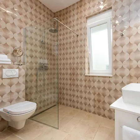 5 Unique Luxury Feriatum Lissa By Interhome * Ždrelac