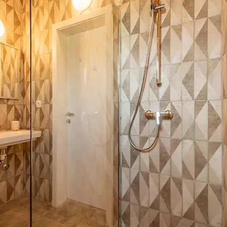 5 Unique Luxury Feriatum Lissa By Interhome *