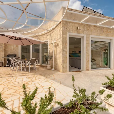 5 Unique Luxury Feriatum Lissa By Interhome *
