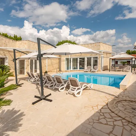 5 Unique Luxury Feriatum Lissa By Interhome Ždrelac