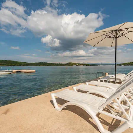 Villa 5 Unique Luxury Feriatum Lissa By Interhome Ždrelac